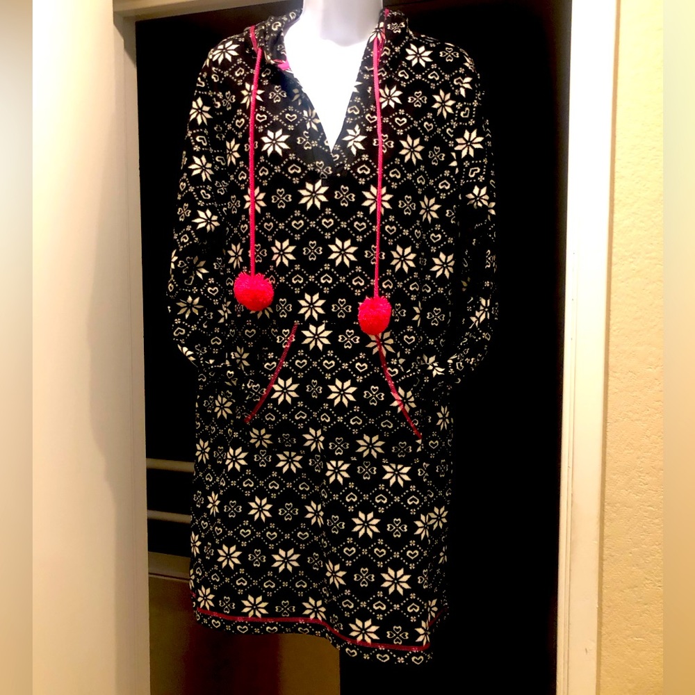 Super soft pull over pajama robe. Soft fleece material with hood in pockets.